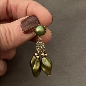 Fantastic pair of vintage screw-back earrings in a wonderful mossy green colour